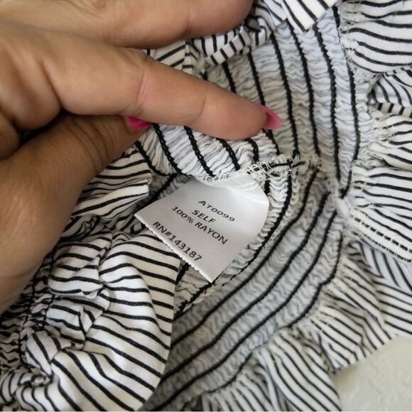 Dance & Marvel Black & White Striped Smocked Cropped Tank Top Size Small - Picture 5 of 5